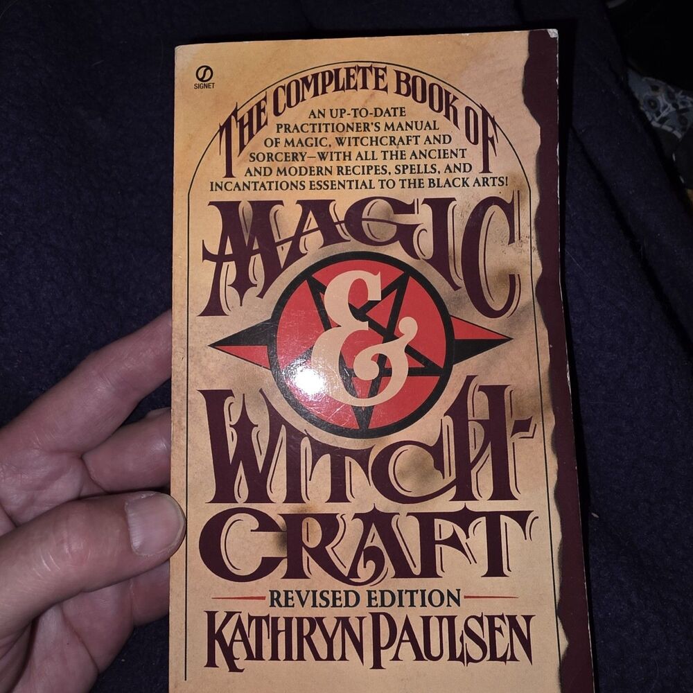 Complete Book OF Magic & Witchcraft PB Kathryn Paulsen Revised Edition 1980